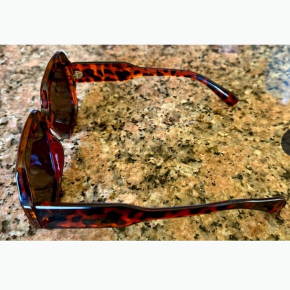 Oversized Square Polarized Sunglasses – Classic Design with Full UV Protection - Picture 4 of 7